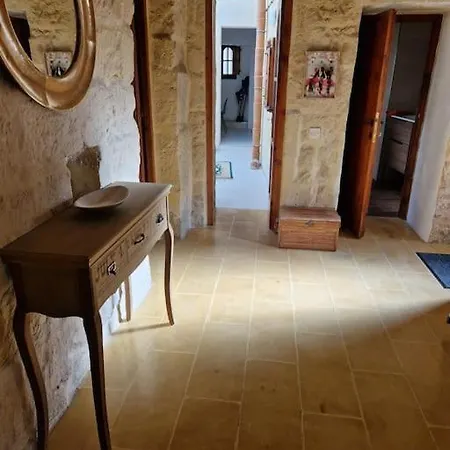 Cozy 1 Bedroom House In Iz-zejtun