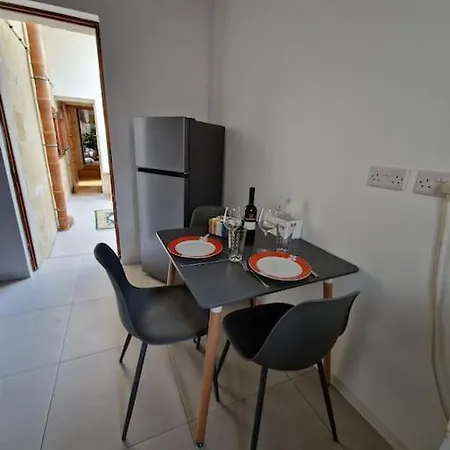 Cozy 1 Bedroom House In Iz-zejtun *