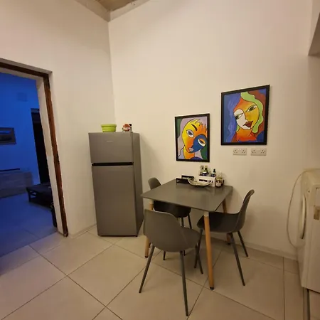 Cozy 1 Bedroom House In Iz-zejtun Hébergement de vacances Żejtun