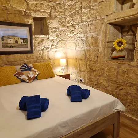 Cozy 1 Bedroom House In Iz-zejtun *