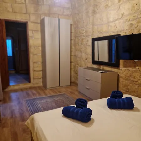 Cozy 1 Bedroom House In Iz-zejtun Hébergement de vacances *