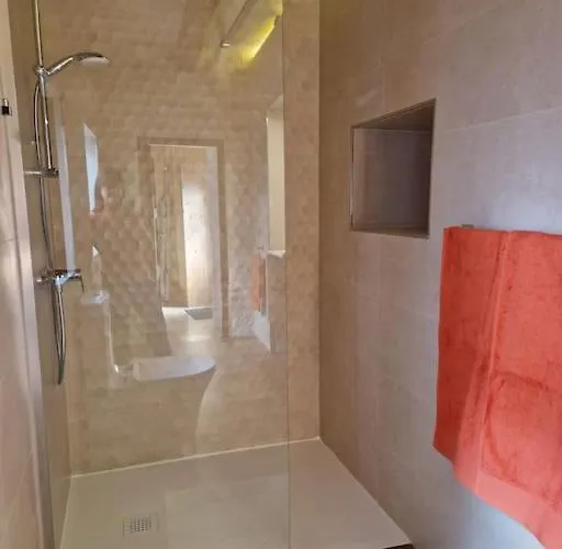 Cozy 1 Bedroom House In Iz-zejtun Case de vacanță *