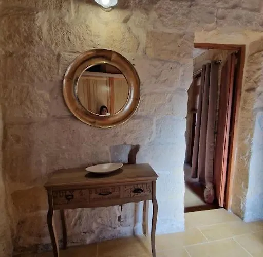 Case de vacanță Cozy 1 Bedroom House In Iz-zejtun