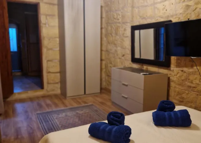 Cozy 1 Bedroom House In Iz-zejtun Case de vacanță *